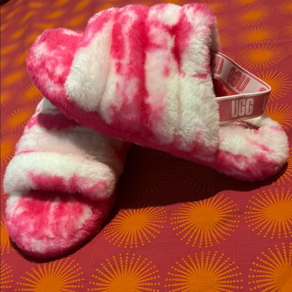 UGG Tie-Dye Fluffy Slippers (new)